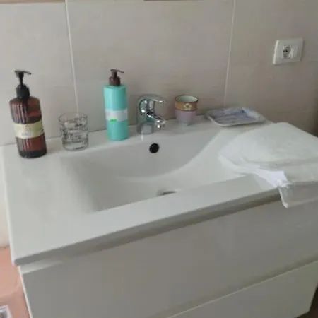 Little Beach House * קליארי