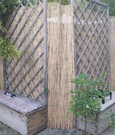 Little Beach House * קליארי